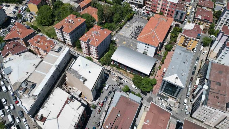 BAĞCILAR’DA KAÇAK ÜTÜ PAKET ATÖLYESİNDE BUHAR KAZANI PATLADI