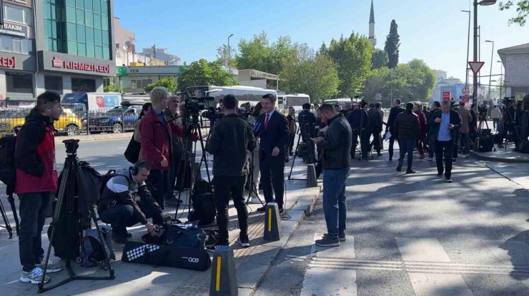 DOLMABAHÇE’DE UKRAYNA-RUSYA HEYETİ ARASINDAKİ GÖRÜŞMEYE BASINDAN YOĞUN İLGİ