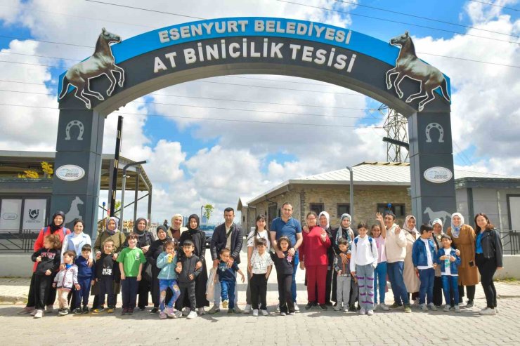 ESENYURT BELEDİYESİ’NDEN ÖZEL ÇOCUKLARA ATLA TERAPİ ETKİNLİĞİ