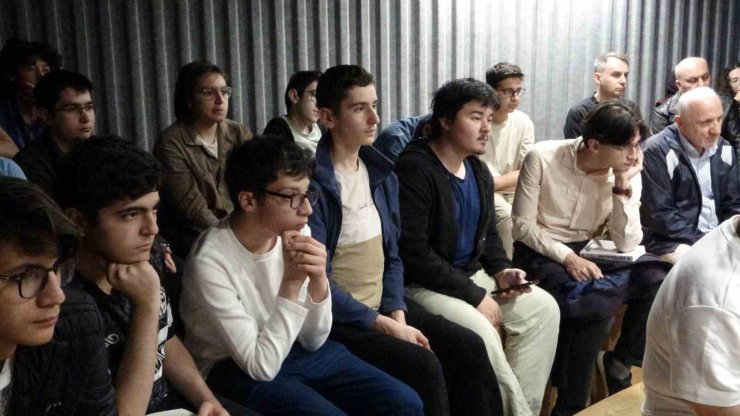 KARTAL ANADOLU İMAM HATİP LİSESİ’NDE NUH ALBAYRAK SÖYLEŞİSİNE YOĞUN İLGİ