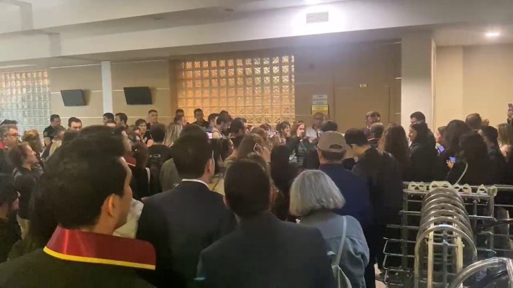 KADIKÖY’DE ‘SUÇ İÇERİKLİ PANKART’ DAVASINDA 3 SANIK TAHLİYE EDİLDİ