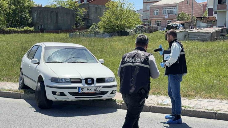 ARNAVUTKÖY’DE ALACAKLI OLDUKLARI KİŞİNİN ÖNÜNÜ KESİP KURŞUN YAĞDIRDILAR
