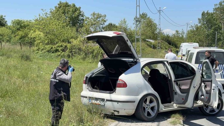 ARNAVUTKÖY’DE ALACAKLI OLDUKLARI KİŞİNİN ÖNÜNÜ KESİP KURŞUN YAĞDIRDILAR