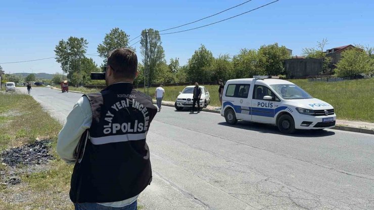ARNAVUTKÖY’DE ALACAKLI OLDUKLARI KİŞİNİN ÖNÜNÜ KESİP KURŞUN YAĞDIRDILAR