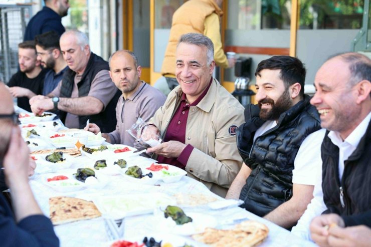 SULTANGAZİ BELEDİYE BAŞKANI DURSUN ESNAFLA KAHVALTI SOFRASINDA
