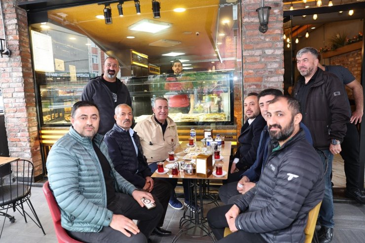 SULTANGAZİ BELEDİYE BAŞKANI DURSUN ESNAFLA KAHVALTI SOFRASINDA