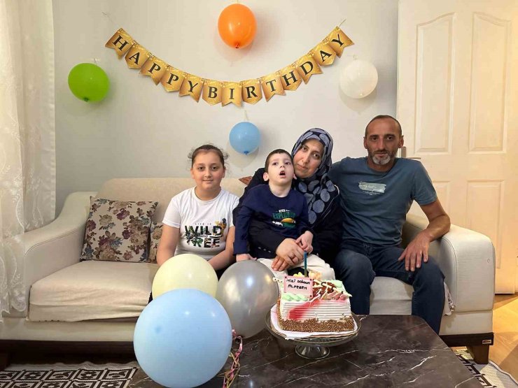 ESENYURT’TA ÖZEL ÇOCUKLARA DOĞUM GÜNÜ SÜRPRİZİ
