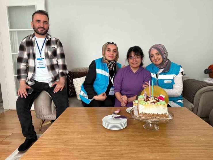 ESENYURT’TA ÖZEL ÇOCUKLARA DOĞUM GÜNÜ SÜRPRİZİ