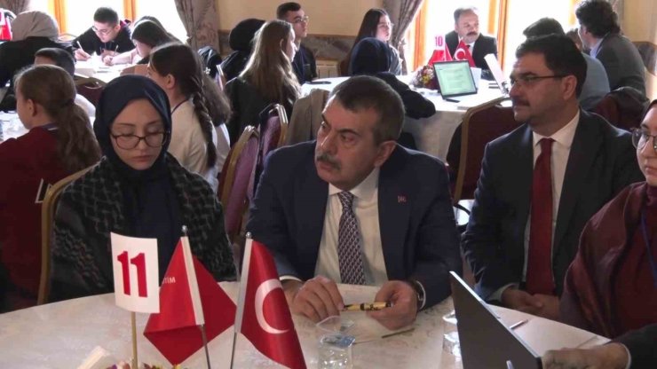 MİLLİ EĞİTİM BAKANI TEKİN, ÖĞRENCİ ÇALIŞTAYI’NDA GENÇLERLE BULUŞTU