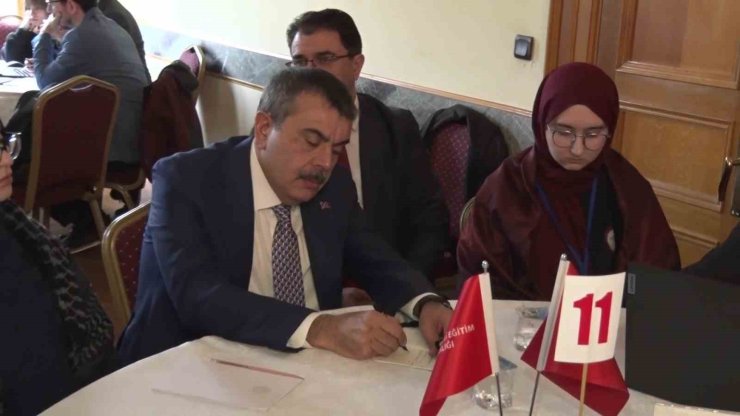 MİLLİ EĞİTİM BAKANI TEKİN, ÖĞRENCİ ÇALIŞTAYI’NDA GENÇLERLE BULUŞTU