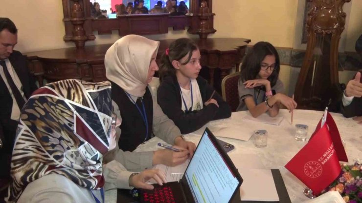 MİLLİ EĞİTİM BAKANI TEKİN, ÖĞRENCİ ÇALIŞTAYI’NDA GENÇLERLE BULUŞTU