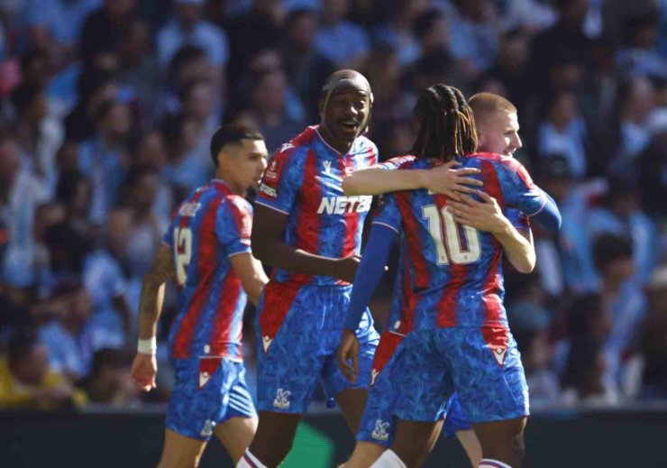 FA CUP ŞAMPİYONU CRYSTAL PALACE