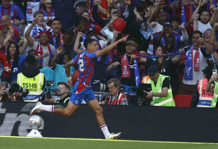 FA CUP ŞAMPİYONU CRYSTAL PALACE