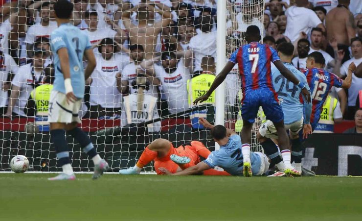 FA CUP ŞAMPİYONU CRYSTAL PALACE