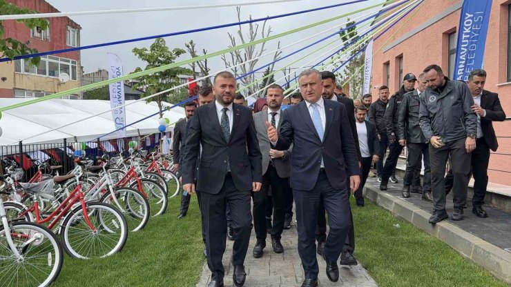 BAKAN BAK: "TÜRKİYE’DE SON 23 YILDA SPOR TESİSLERİ DEVRİMİ YAŞANMAKTADIR"