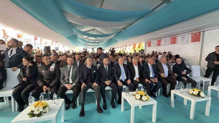 BAKAN BAK: "TÜRKİYE’DE SON 23 YILDA SPOR TESİSLERİ DEVRİMİ YAŞANMAKTADIR"