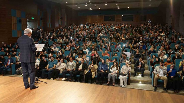 ESENYURT’TA "KELİMENİN ESRARI" ÖYLEŞİSİ YOĞUN İLGİ GÖRDÜ
