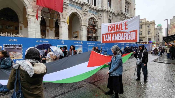 SİRKECİ’DE NAKBA’NIN 77. YILDÖNÜMÜ İÇİN EYLEM YAPILDI