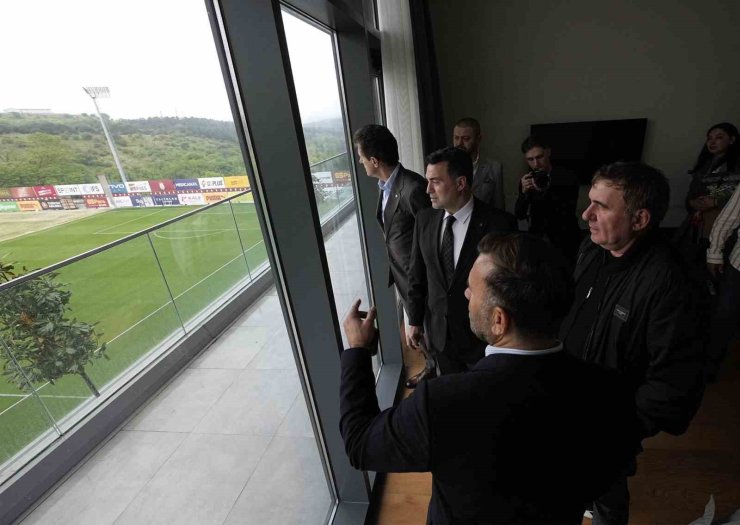 UEFA KUPASI ZAFERİNİN EFSANELERİ KEMERBURGAZ METİN OKTAY TESİSLERİ’NDE BULUŞTU