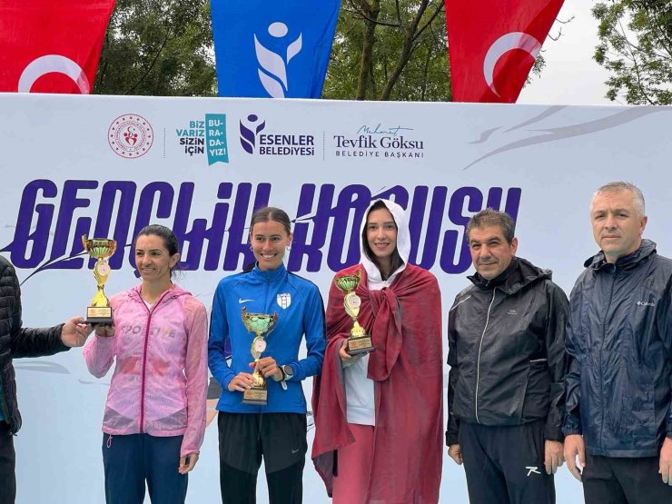 ESENLER’DE 19 MAYIS COŞKUSU: GENÇLİK KOŞUSU’NDA ŞAMPİYONLAR BELLİ OLDU