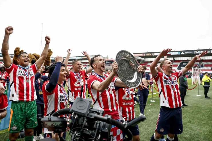 HOLLANDA’DA ŞAMPİYON PSV