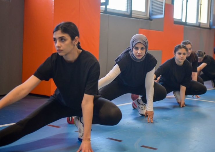ESENYURT BELEDİYESİ GENÇLERİ GELECEĞE SPORLA HAZIRLIYOR