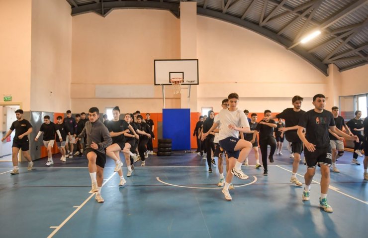 ESENYURT BELEDİYESİ GENÇLERİ GELECEĞE SPORLA HAZIRLIYOR