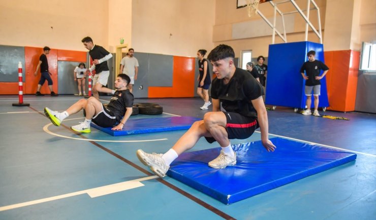 ESENYURT BELEDİYESİ GENÇLERİ GELECEĞE SPORLA HAZIRLIYOR
