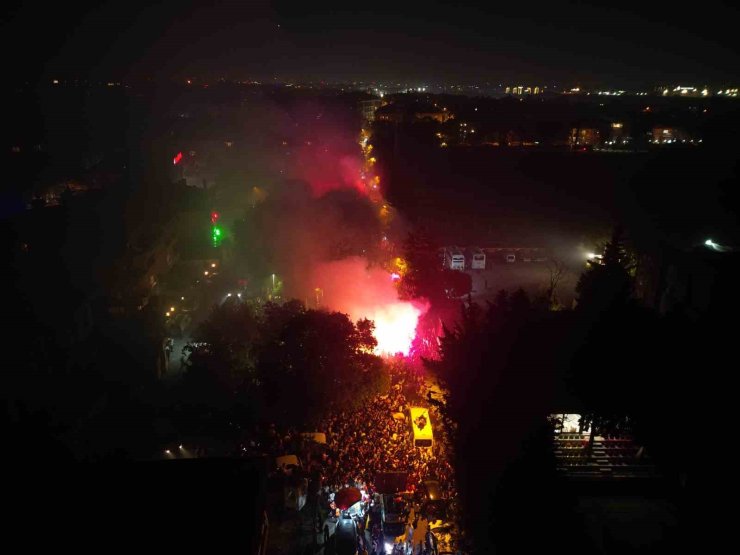 FLORYA’DA ŞAMPİYONLUK KUTLAMASI HAVADAN GÖRÜNTÜLENDİ