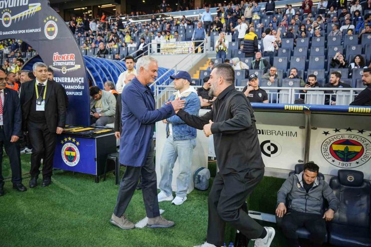 TRENDYOL SÜPER LİG: FENERBAHÇE: 0 - EYÜPSPOR: 0 (MAÇ DEVAM EDİYOR)