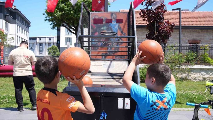 ARNAVUTKÖY’DE 19 MAYIS GENÇLİK VE SPOR BAYRAMI COŞKUYLA KUTLANDI