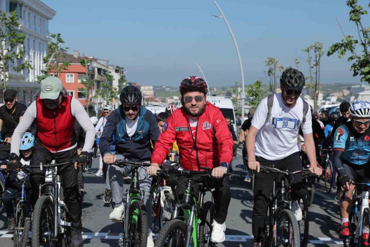 ARNAVUTKÖY’DE 19 MAYIS GENÇLİK VE SPOR BAYRAMI COŞKUYLA KUTLANDI