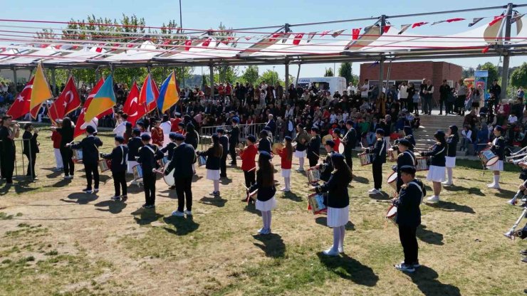 ARNAVUTKÖY’DE 19 MAYIS GENÇLİK VE SPOR BAYRAMI COŞKUYLA KUTLANDI
