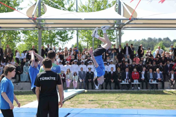 ARNAVUTKÖY’DE 19 MAYIS GENÇLİK VE SPOR BAYRAMI COŞKUYLA KUTLANDI