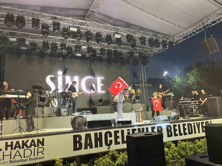 BAHÇELİEVLER’DE 19 MAYIS’A ÖZEL "GENÇLİK KONSERİ" DÜZENLENDİ