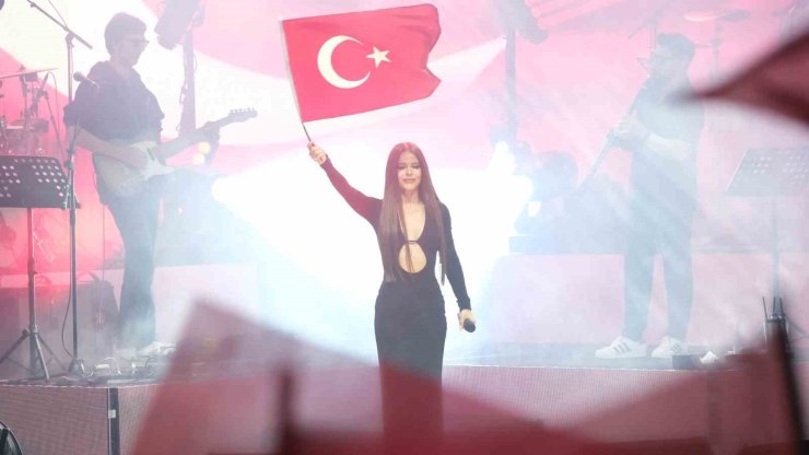 BAHÇELİEVLER’DE 19 MAYIS’A ÖZEL "GENÇLİK KONSERİ" DÜZENLENDİ