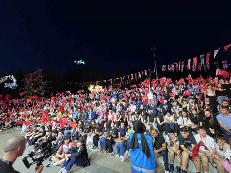 BAHÇELİEVLER’DE 19 MAYIS’A ÖZEL "GENÇLİK KONSERİ" DÜZENLENDİ