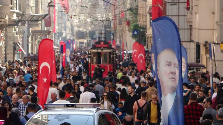 19 MAYIS’TA TAKSİM MEYDANI VE ÇEVRESİ TÜRK BAYRAKLARIYLA DONATILDI