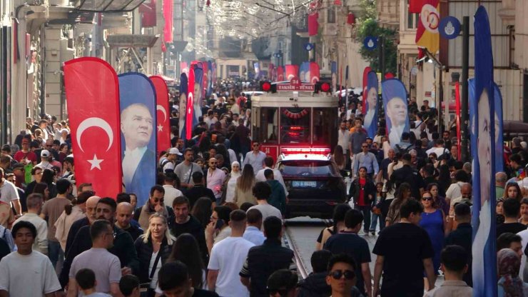 19 MAYIS’TA TAKSİM MEYDANI VE ÇEVRESİ TÜRK BAYRAKLARIYLA DONATILDI