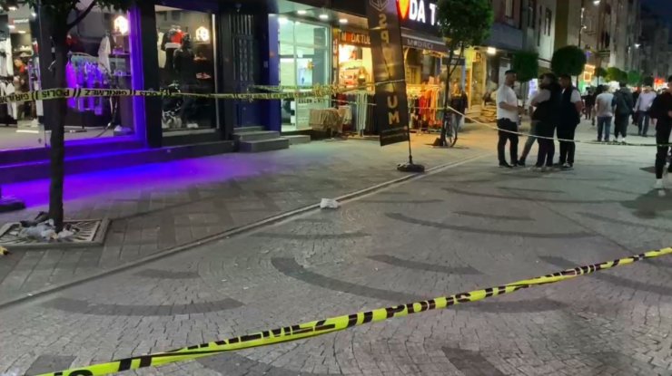 BAĞCILAR’DA MAĞAZAYA SİLAHLI SALDIRI: 4 MÜŞTERİ VE 1 ÇALIŞAN YARALANDI