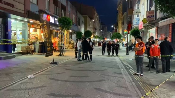BAĞCILAR’DA MAĞAZAYA SİLAHLI SALDIRI: 4 MÜŞTERİ VE 1 ÇALIŞAN YARALANDI