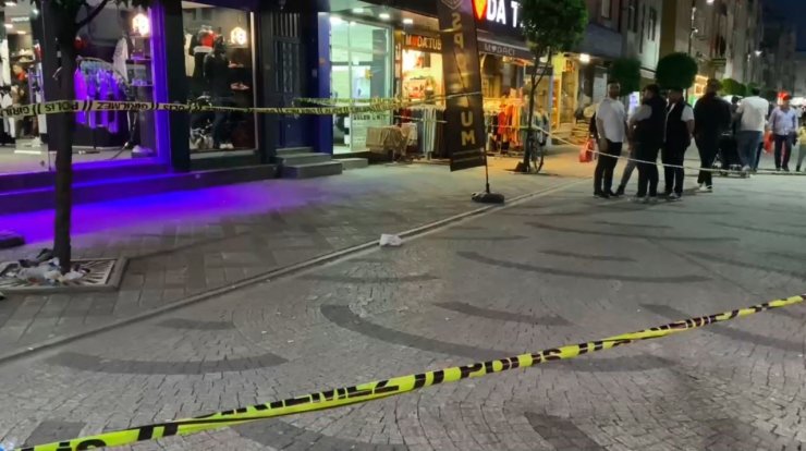BAĞCILAR’DA MAĞAZAYA SİLAHLI SALDIRI: 4 MÜŞTERİ VE 1 ÇALIŞAN YARALANDI