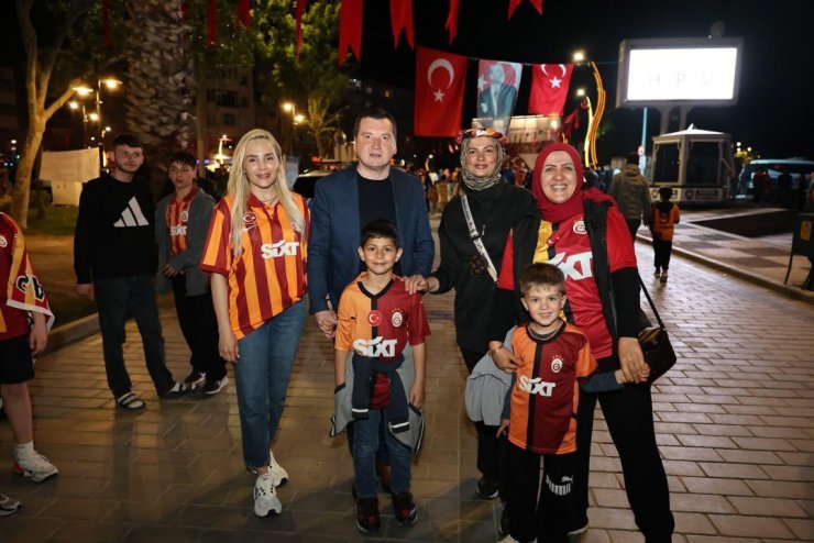 SİLİVRİ BELEDİYE BAŞKANI BORA BALCIOĞLU ŞAMPİYONLUK KUTLAMALARINA KATILDI
