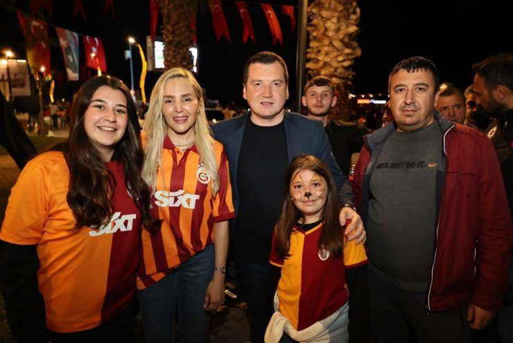 SİLİVRİ BELEDİYE BAŞKANI BORA BALCIOĞLU ŞAMPİYONLUK KUTLAMALARINA KATILDI