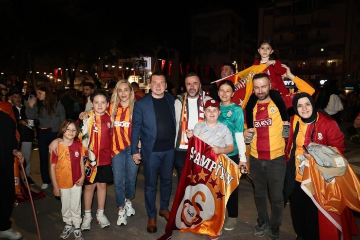 SİLİVRİ BELEDİYE BAŞKANI BORA BALCIOĞLU ŞAMPİYONLUK KUTLAMALARINA KATILDI