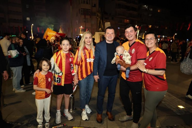 SİLİVRİ BELEDİYE BAŞKANI BORA BALCIOĞLU ŞAMPİYONLUK KUTLAMALARINA KATILDI