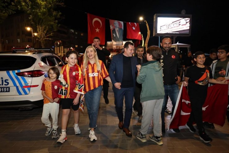 SİLİVRİ BELEDİYE BAŞKANI BORA BALCIOĞLU ŞAMPİYONLUK KUTLAMALARINA KATILDI