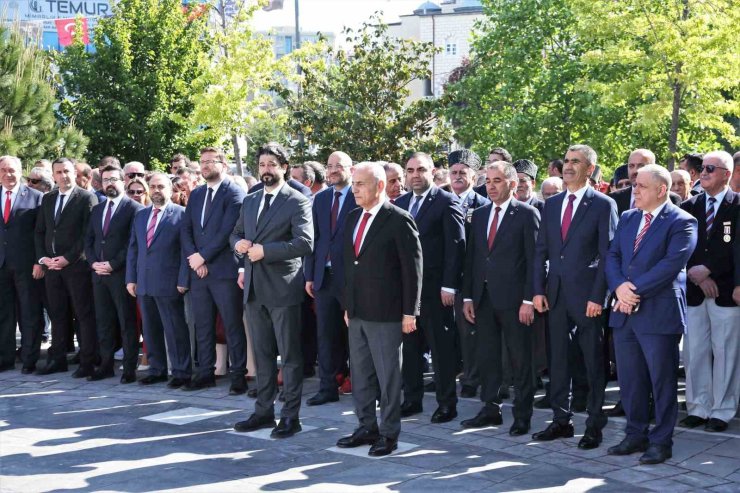 KÜÇÜKÇEKMECE’DE 19 MAYIS COŞKUSU SOKAKLARA TAŞTI