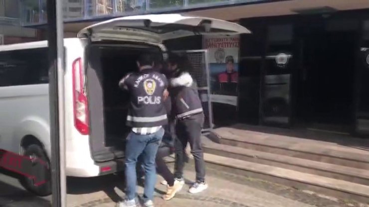 KADIKÖY’DE GALATASARAY TARAFTARINA SİLAHLA ATEŞ EDEN ŞÜPHELİ ADLİYEYE SEVK EDİLDİ