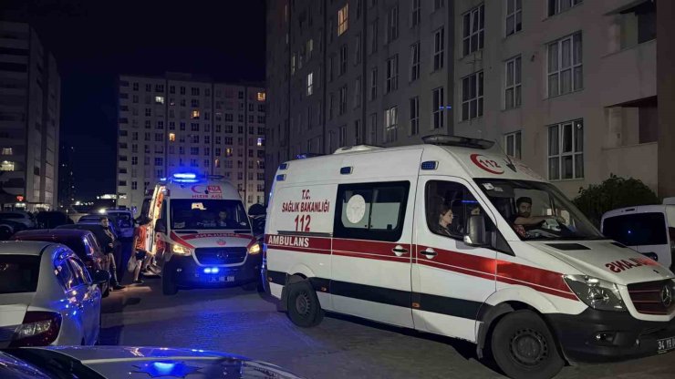 ESENYURT’TA YANGIN SIRASINDA PANİK YAPAN KADIN 8. KATTAN BÖYLE ATLADI